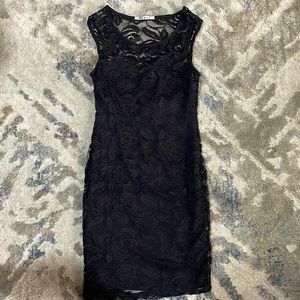 Sleeveless short lace dress